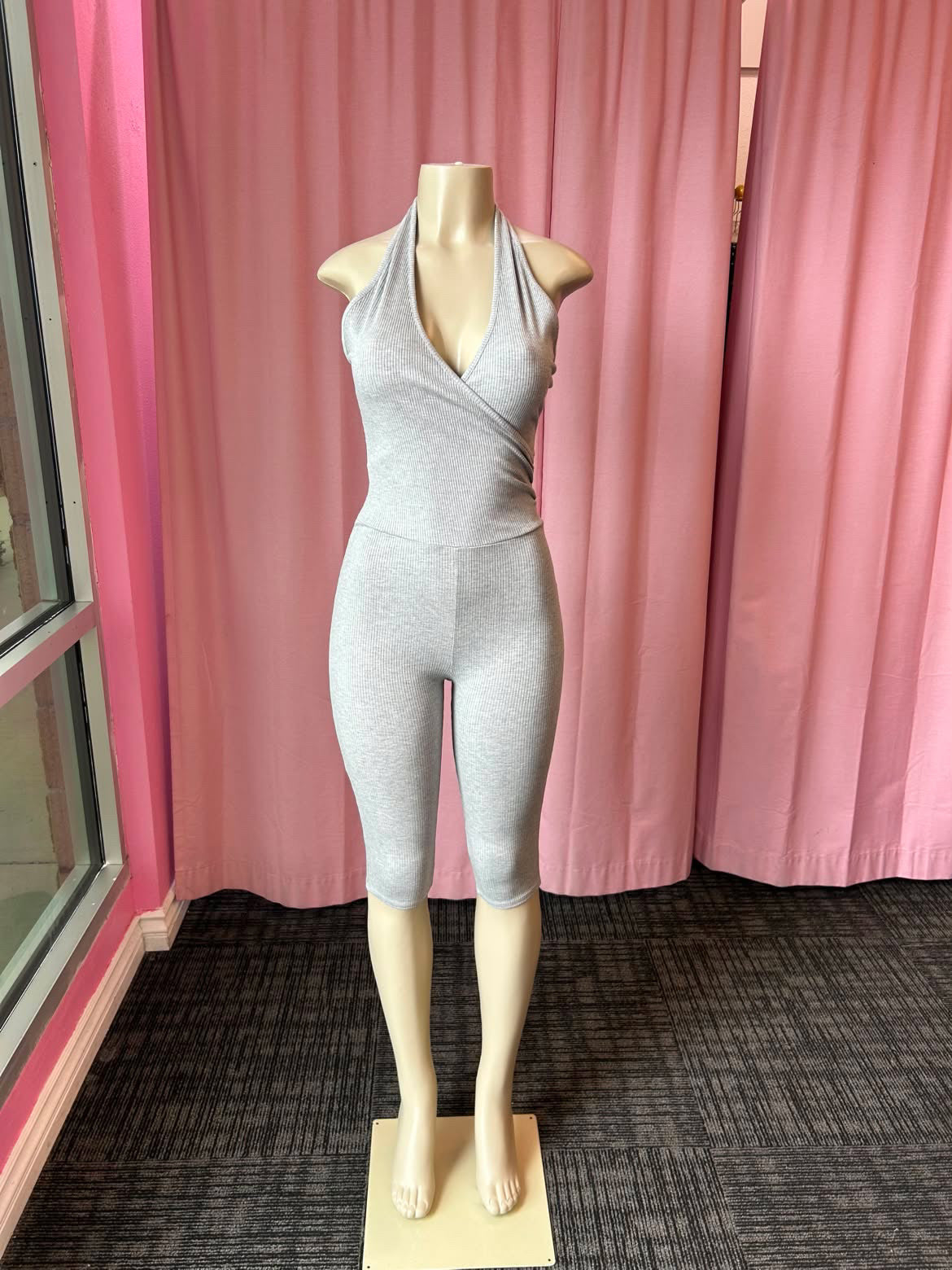 Zoe (snatched jumpsuit halter V-neck capri)