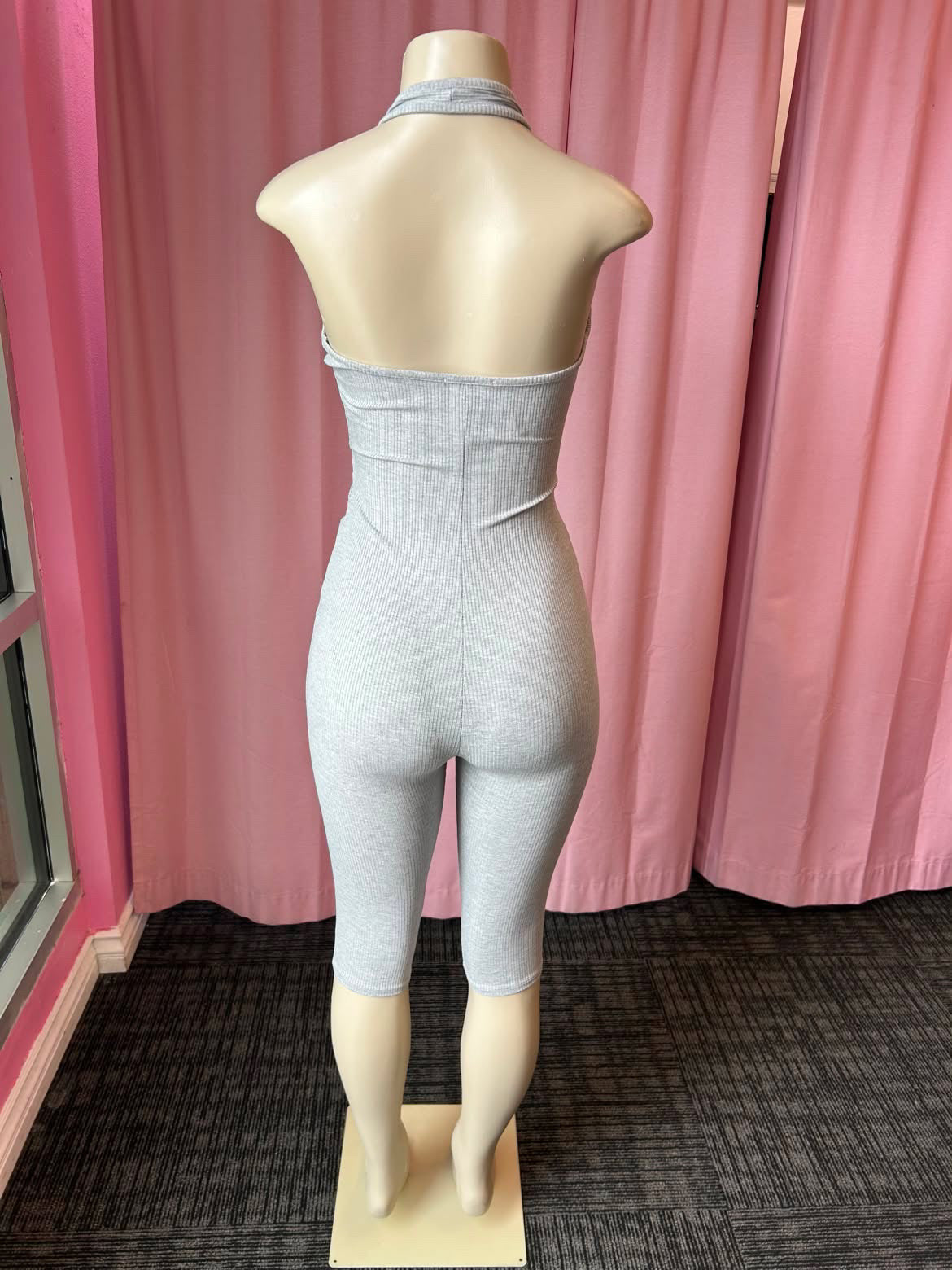 Zoe (snatched jumpsuit halter V-neck capri)